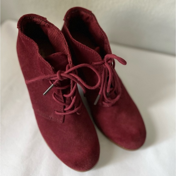 TOMS Size 7 Burgundy Suede Lace Up Booties - Picture 4 of 16